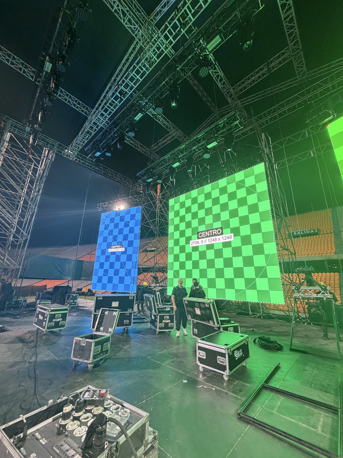 Technical preparation of stage screens and lighting